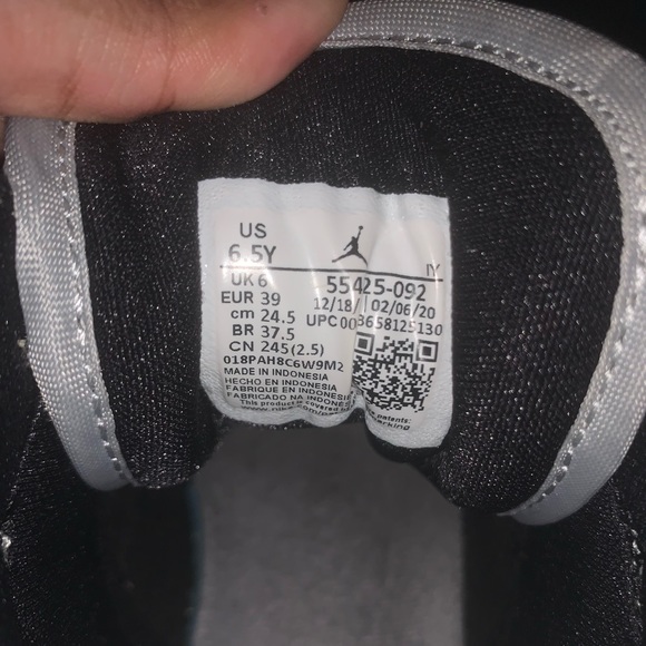 Air Jordan 1 Mid Light Smoke Grey - Picture 10 of 10